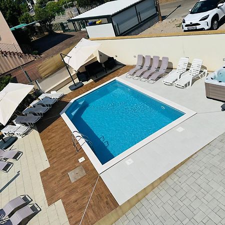 Apartment Dida I Mara Малинска Екстериор снимка