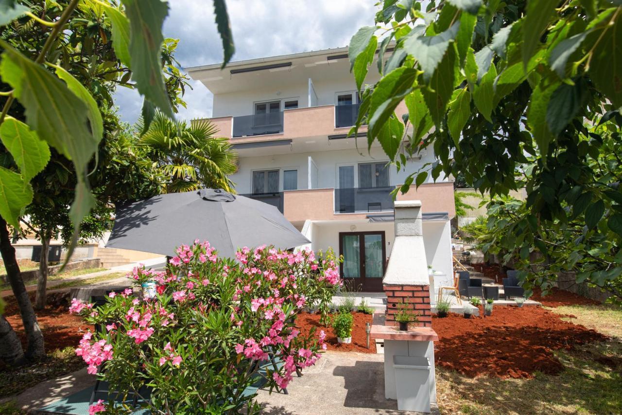 Apartment Dida I Mara Малинска Екстериор снимка