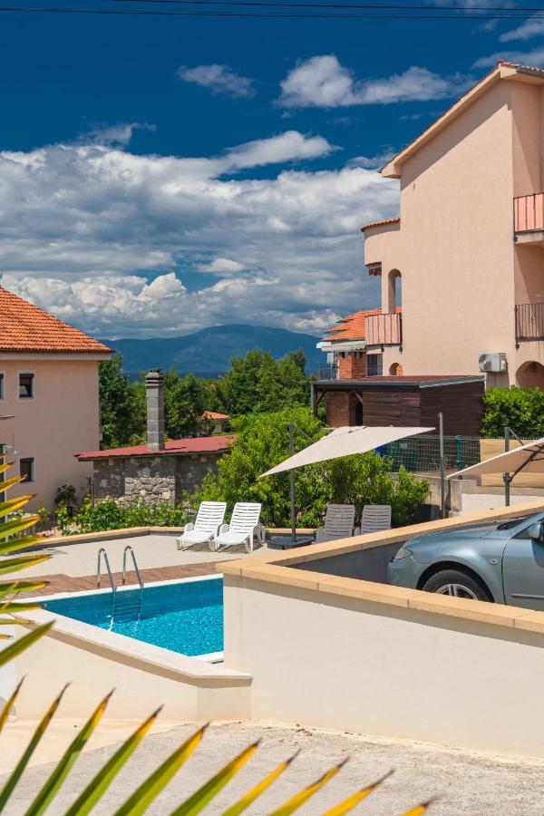 Apartment Dida I Mara Малинска Екстериор снимка