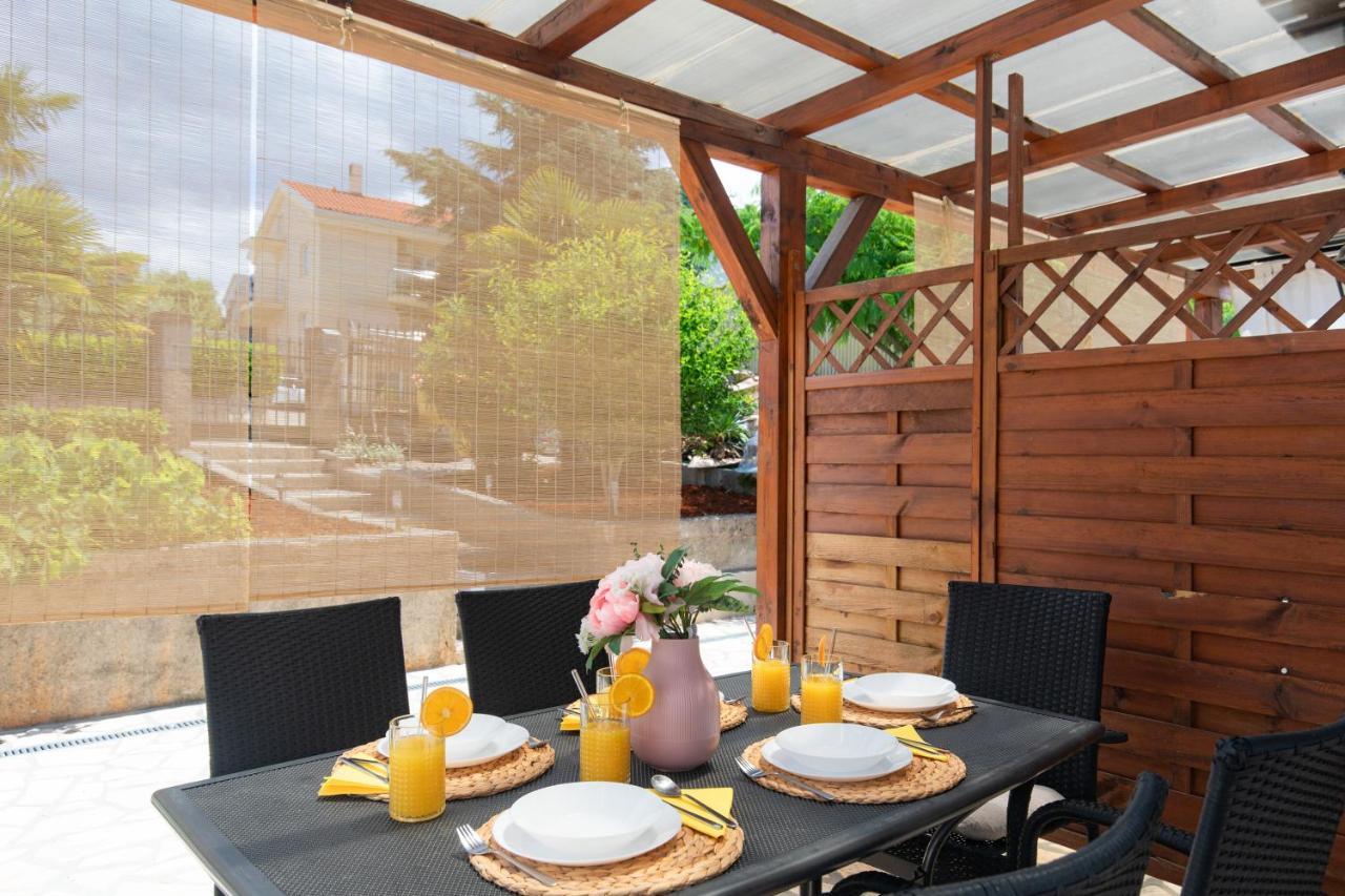 Apartment Dida I Mara Малинска Екстериор снимка