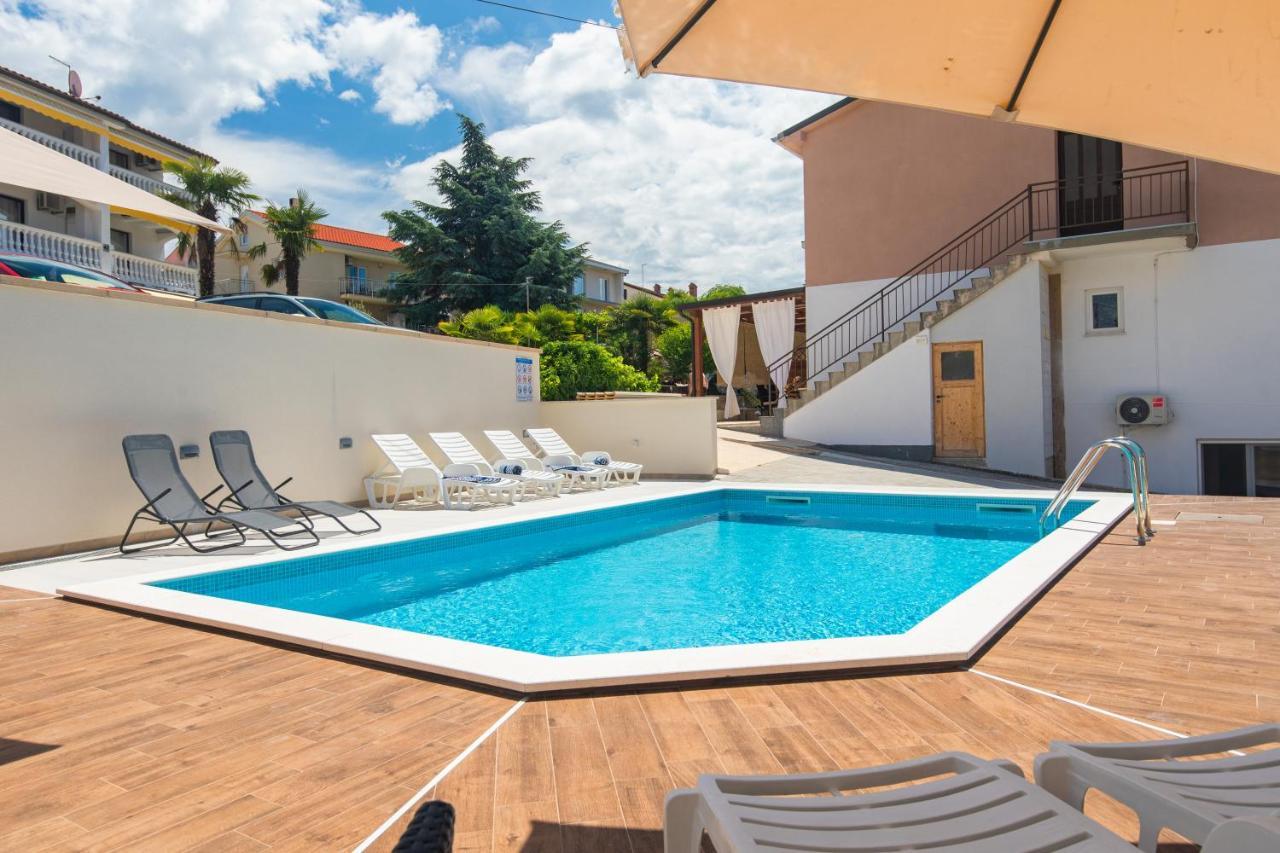 Apartment Dida I Mara Малинска Екстериор снимка