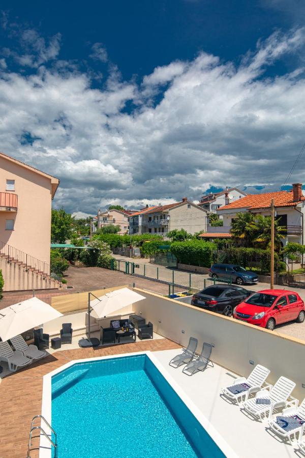 Apartment Dida I Mara Малинска Екстериор снимка